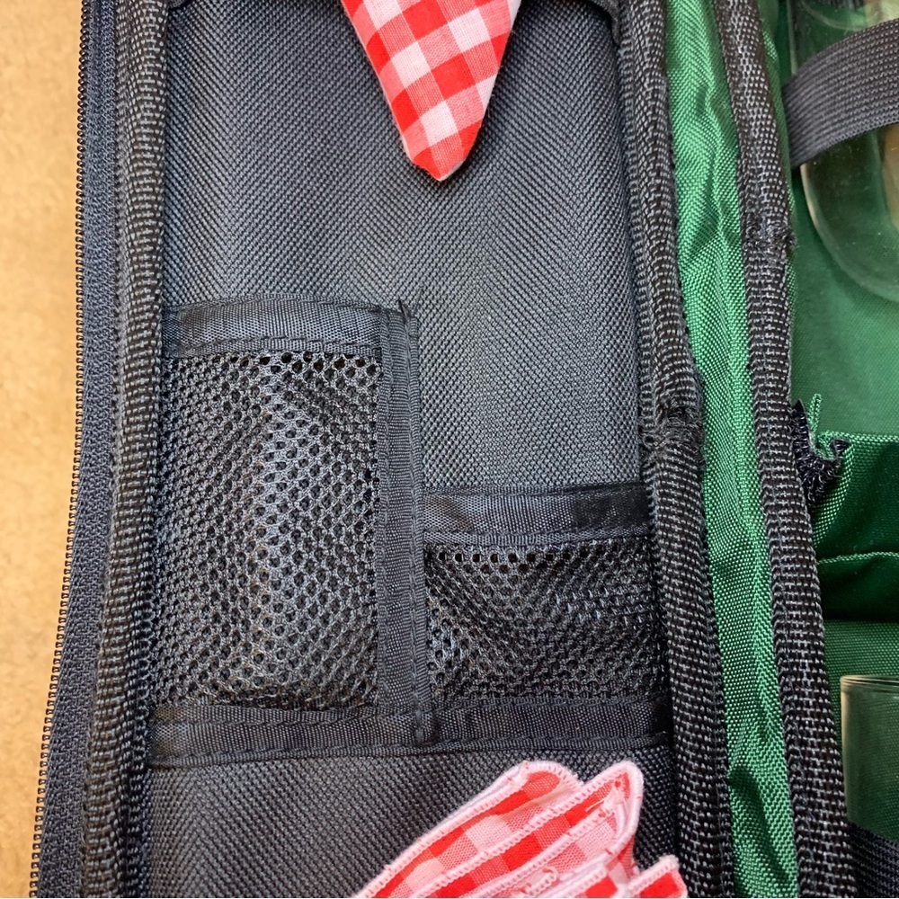 Picnic Time Insulated Wine Bag w/ Accessories - Picture 11 of 16